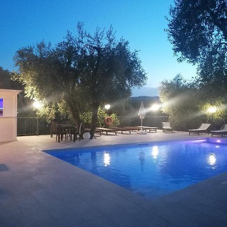 Agriturismo Valle Dei Gelsi Пешичи Екстериор снимка