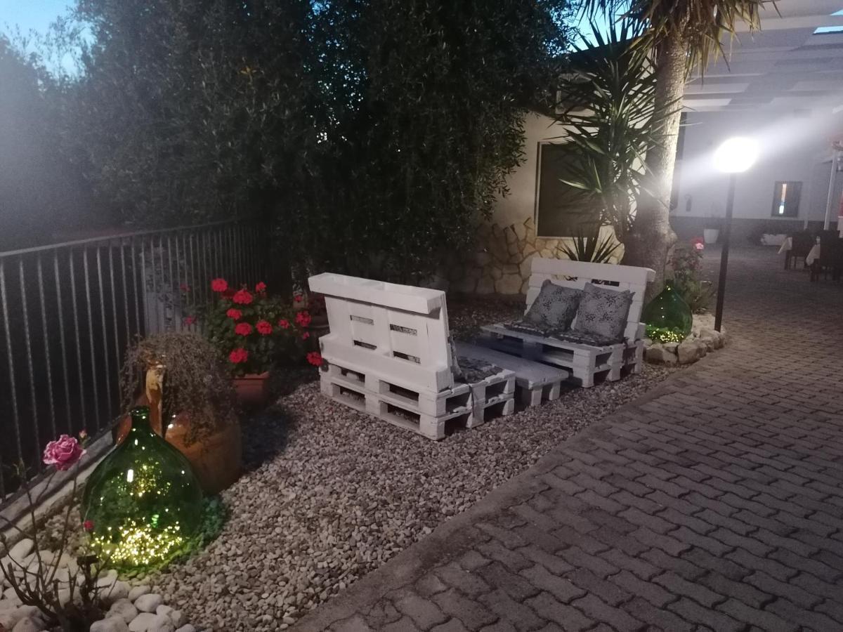 Agriturismo Valle Dei Gelsi Пешичи Екстериор снимка